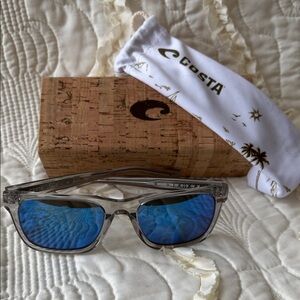 Costa Tybee Sunglasses with Blue Polarized 580 Glass lenses. EUC.
